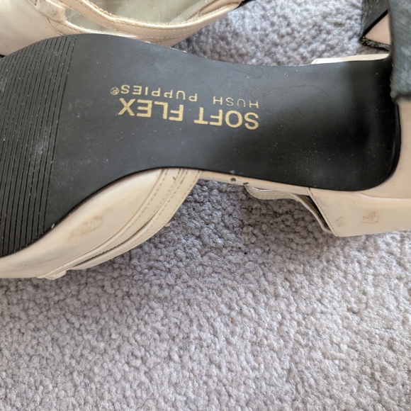 Hush Puppies Cream and Black Heels Sleek Design - Picture 2 of 3